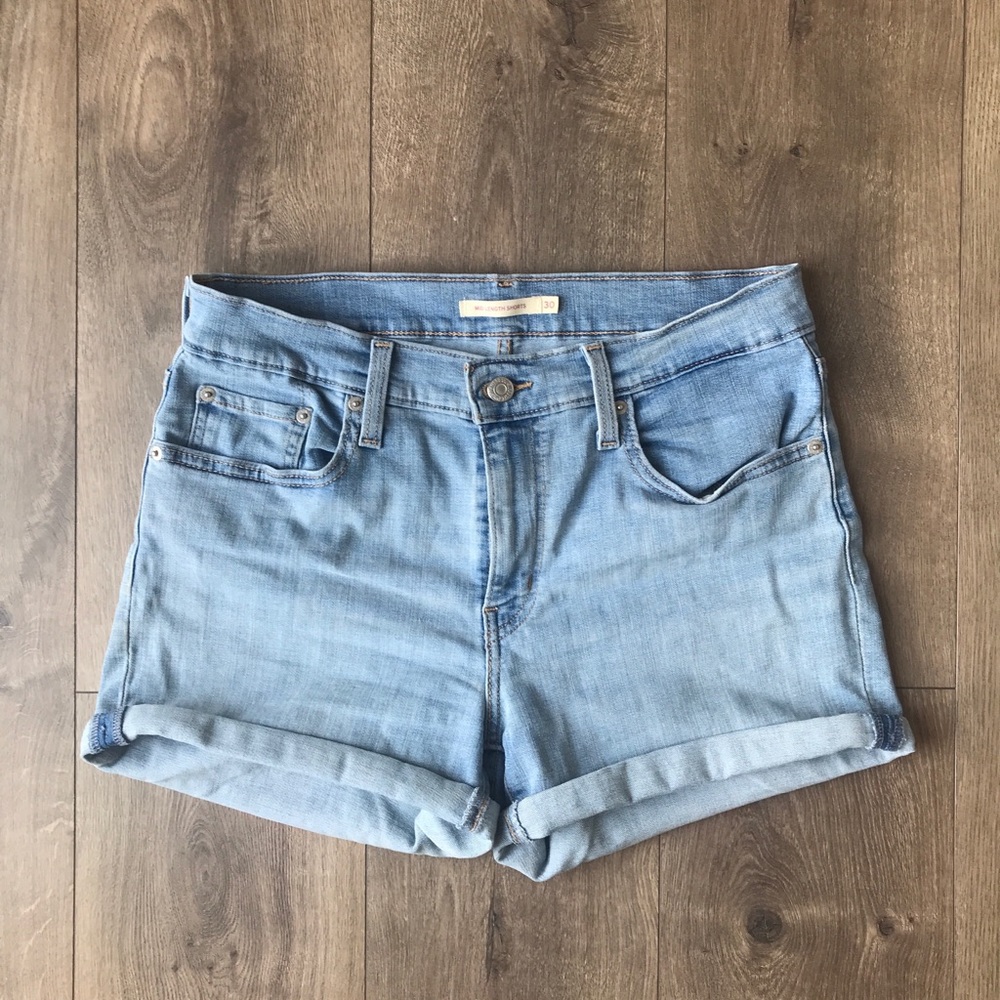High rise Levi mom shorts